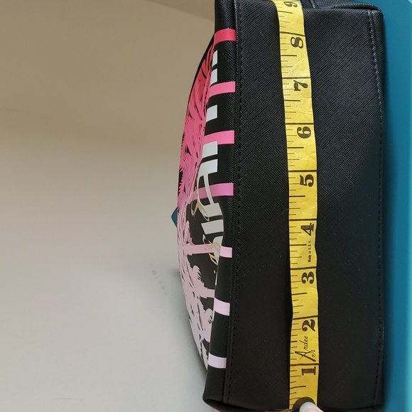 Victoria's Secret Miami cosmetic bag - Picture 5 of 7